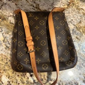 Auth Louis Vuitton Musette Salsa, ex cond10” tall x 9” wide, overall length 22”